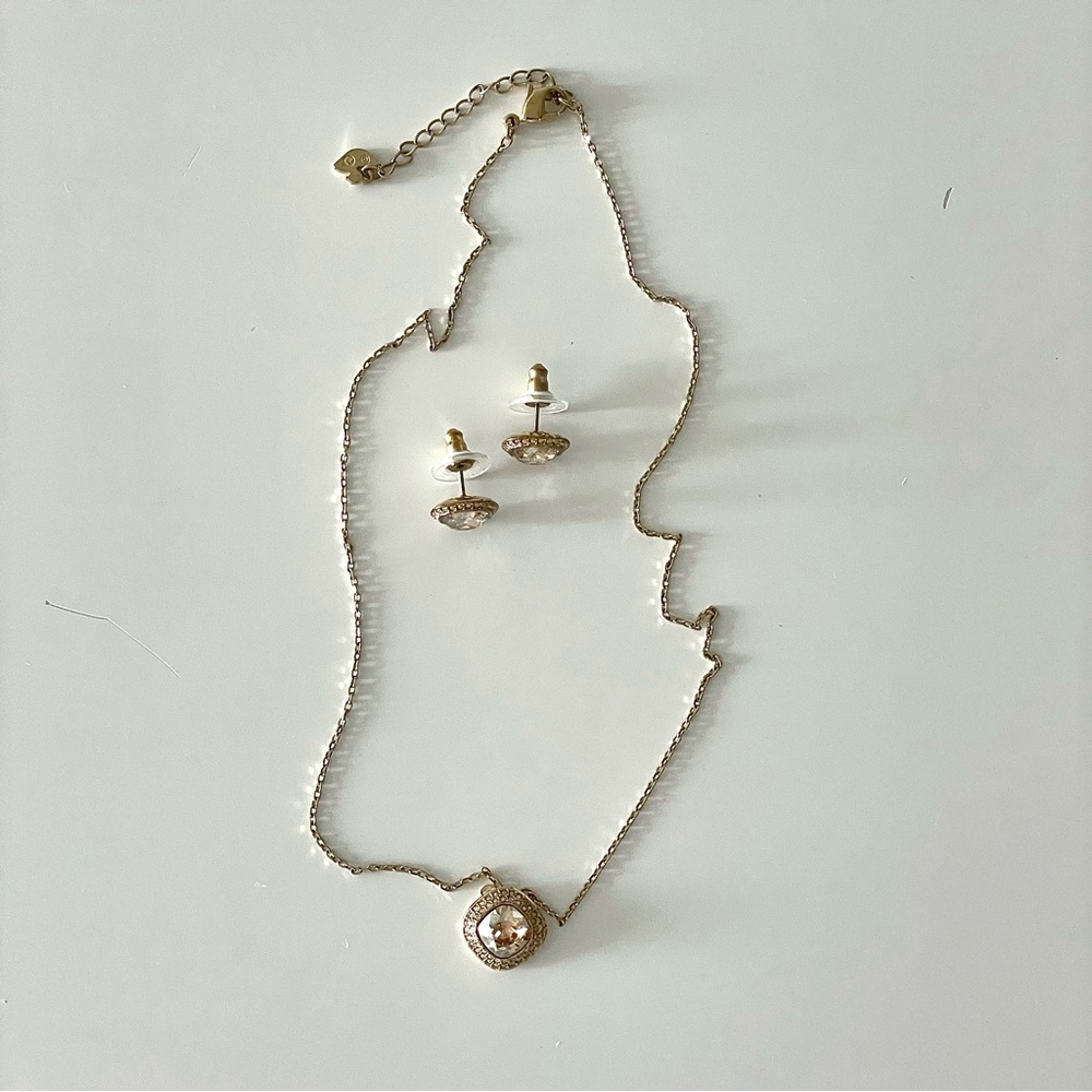 NWT Swarovski Gold Tone Crystal Necklace & Earrings Set - Picture 3 of 11